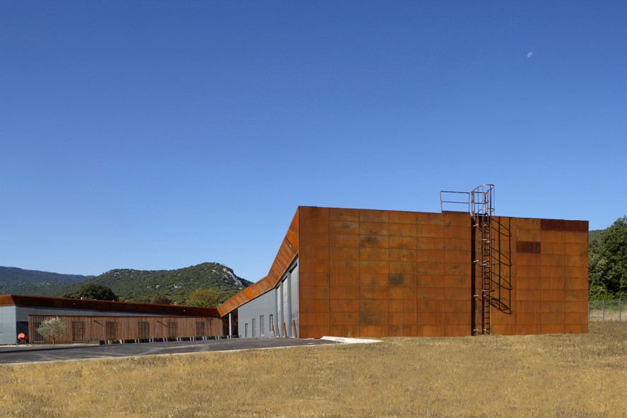 Exploitation Center for Forest Fire Fighters / N+B Architectes