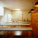 Tanatorio Municipal de Leon / BAAS - Religious Architecture, Beam, Table