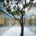 Temporary Extension for the University Pompeu Fabra / f451 Arquitectura - Windows, Facade, Courtyard