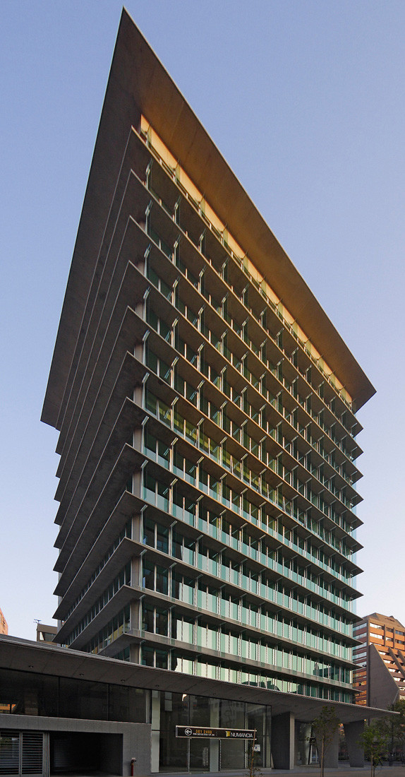 Gallery of El Bosque Norte Building / Murtinho + Raby Arquitectos 10