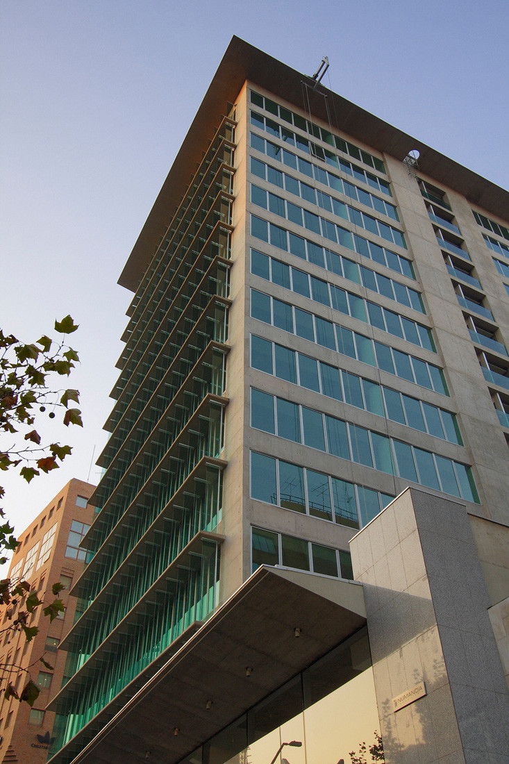 Gallery of El Bosque Norte Building / Murtinho + Raby Arquitectos 11