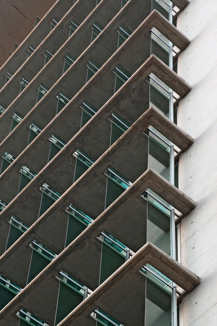Gallery of El Bosque Norte Building / Murtinho + Raby Arquitectos 2
