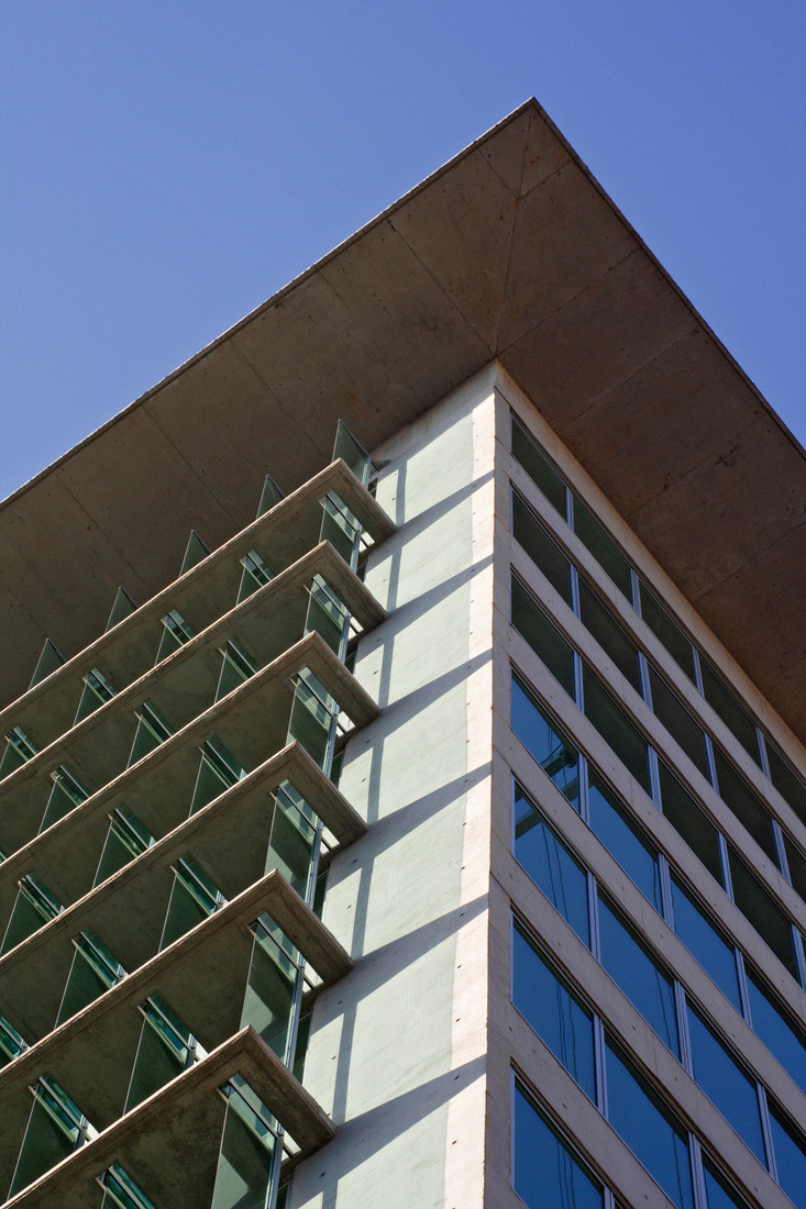 Gallery of El Bosque Norte Building / Murtinho + Raby Arquitectos 5