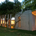 Holocaust Memorial / Sergio Kopinski Ekerman -         Memorial Center, Garden, Facade