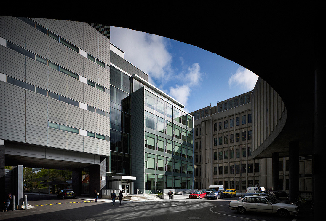 Gallery of McGill University Life Sciences Complex / Diamond Schmitt