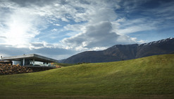 The Michael Hill Clubhouse / Patterson Associates