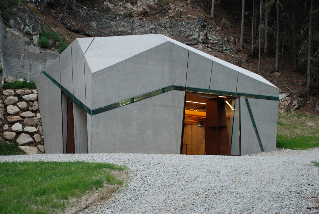 Hydroelectric Power Station / monovolume