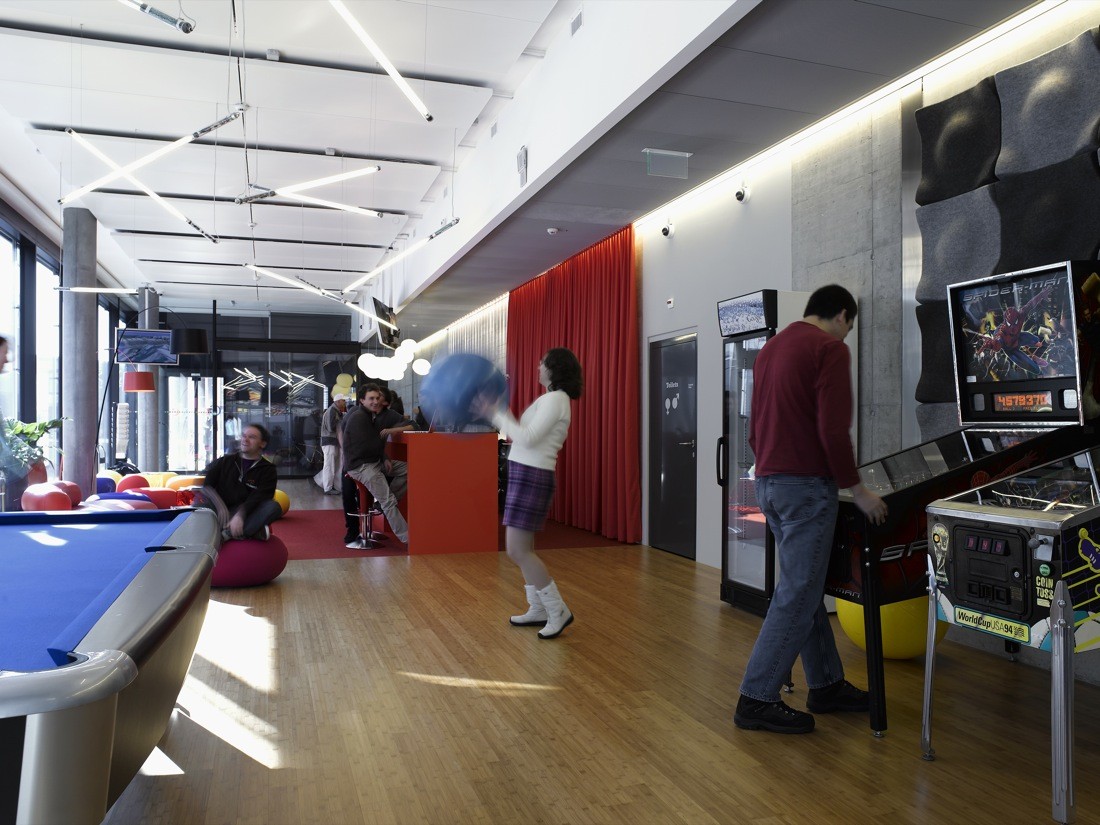 Gallery of Google EMEA Engineering Hub / Camezind Evolution 7