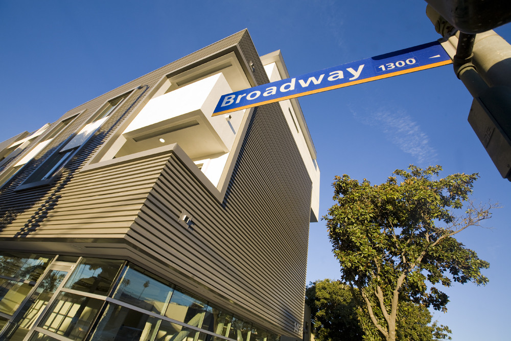 Gallery of Ocean Breeze Apartments / atelier V 10