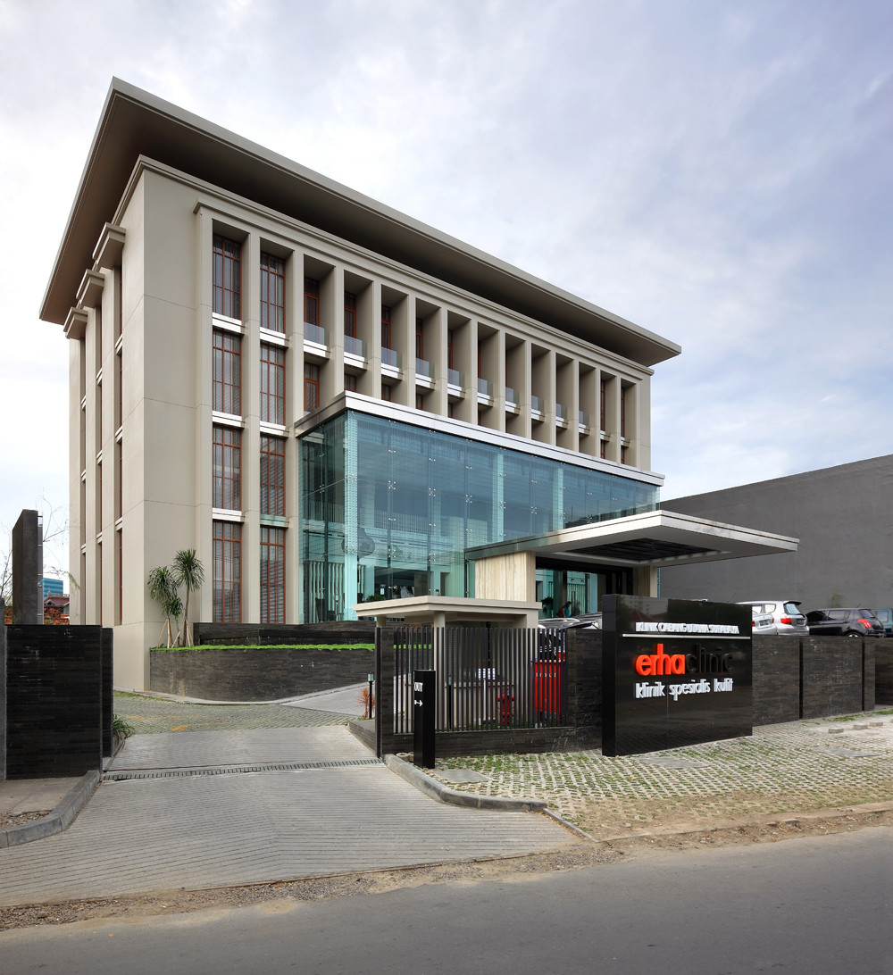Gallery of Erha Clinic Surabaya / HMP Architects - 14