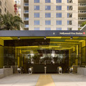 Portal e Praça do Metrô Hollywood and Vine / RIOS -  Estação Do Metrô