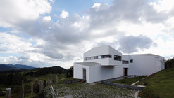 House on the Slope / Paisajes Emergentes