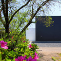 House With Midair Living / StudioGreenBlue - Garden