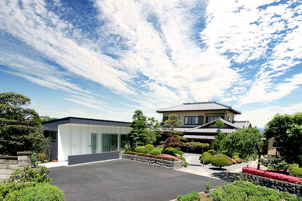 View of Gallery of House With Glass Louvers / StudioGreenBlue - 4