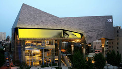 Xi Gallery / SKM Architects