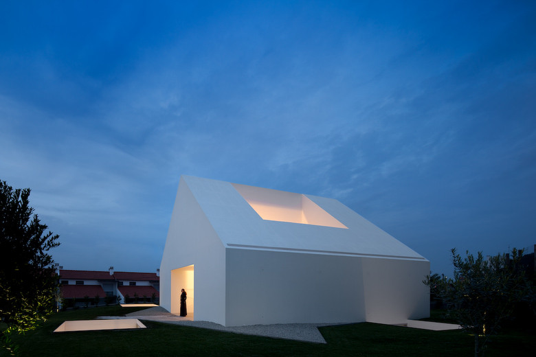 Gallery of House In Leiria / Aires Mateus 22