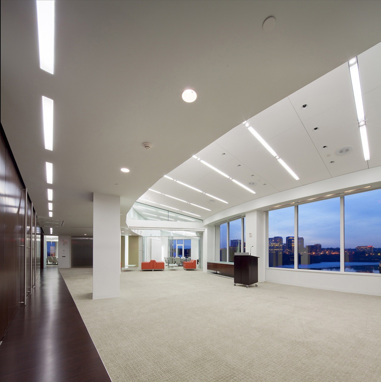 Gallery of Foley and Lardner / Group Goetz Architects 8