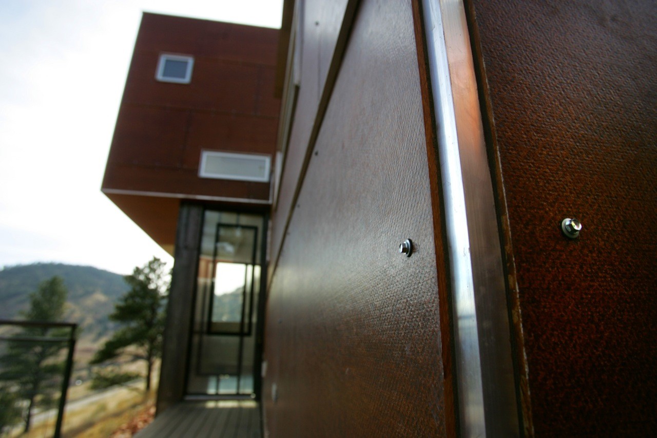 Gallery of Box House / Studio HT 13