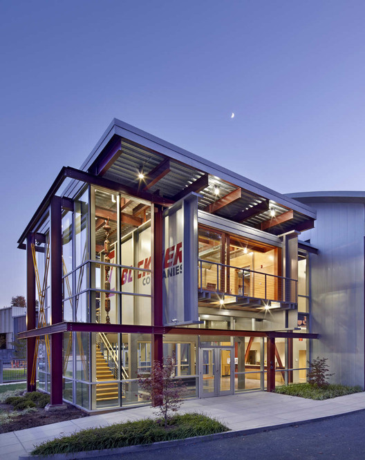 Buckner Companies Headquarters / Weinstein Friedlein Architects - Institutional Buildings, Facade, Door, Column