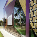 Avondale Heights Library and Learning Centre / H2o architects - Facade