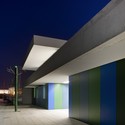 Office and Service Building / Donaire Arquitectos - Facade