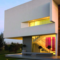 Concrete House in Buenos Aires / Vanguarda Architects - Houses, Facade