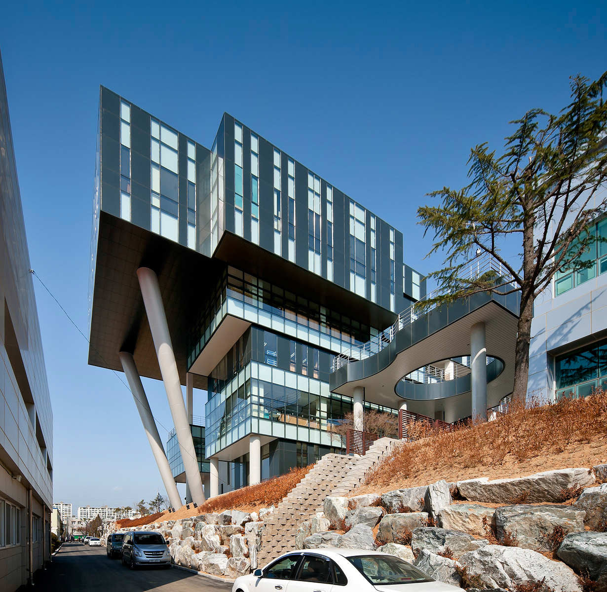 Gallery of Engineering College Korea Polytechnic VI / Baum Architects 5