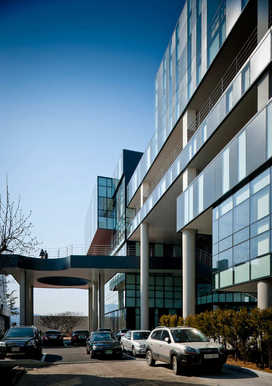 Gallery of Engineering College Korea Polytechnic VI / Baum Architects 6