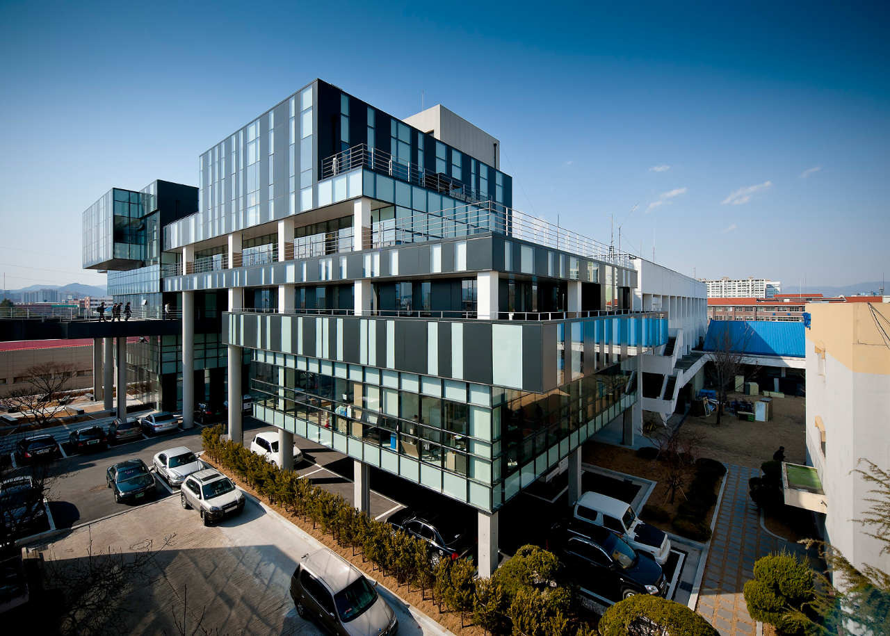 Gallery of Engineering College Korea Polytechnic VI / Baum Architects 9