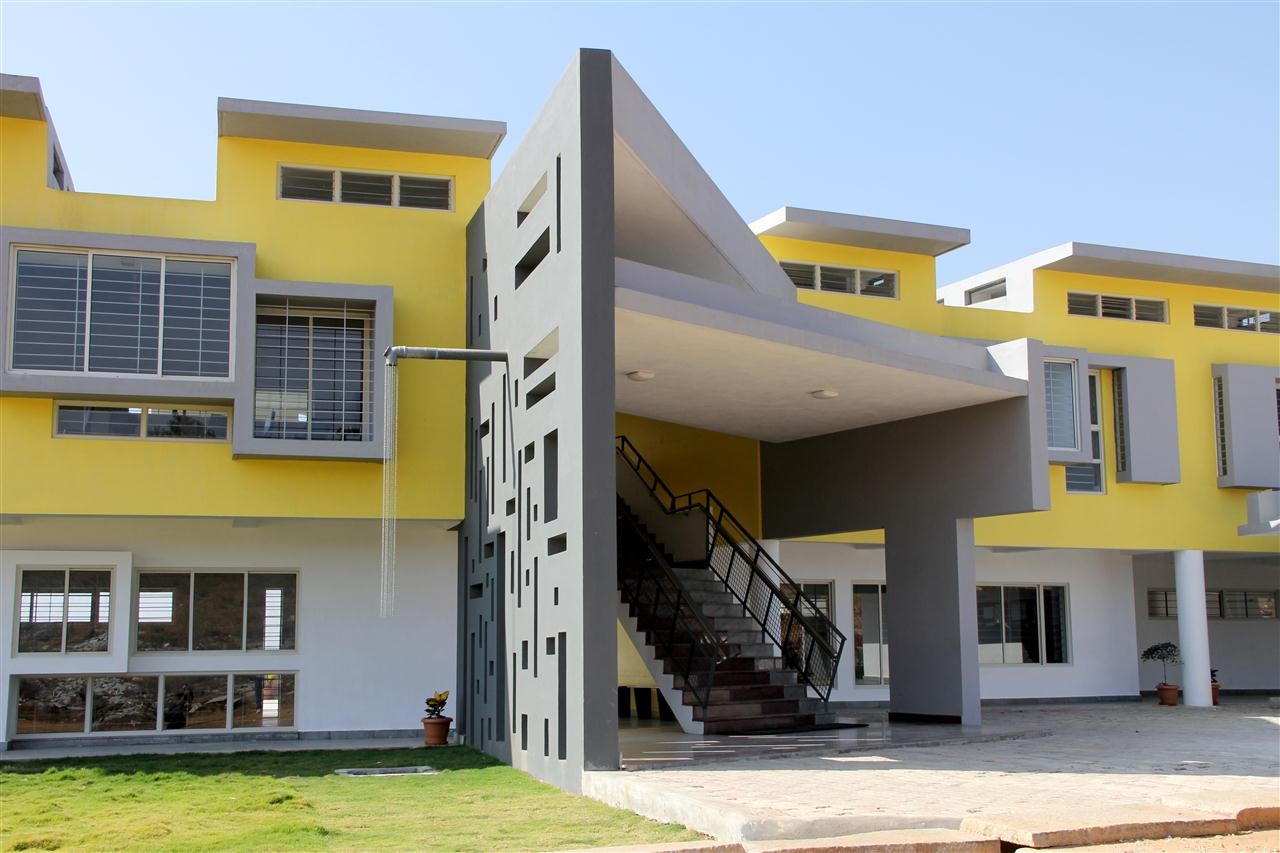 Gallery of The Summit / Studio Decode 20