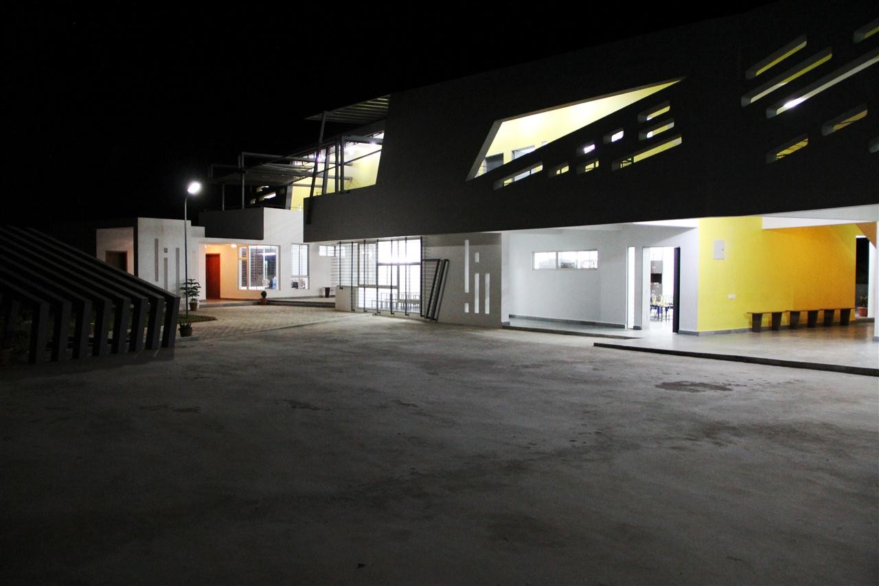 Gallery of The Summit / Studio Decode 9