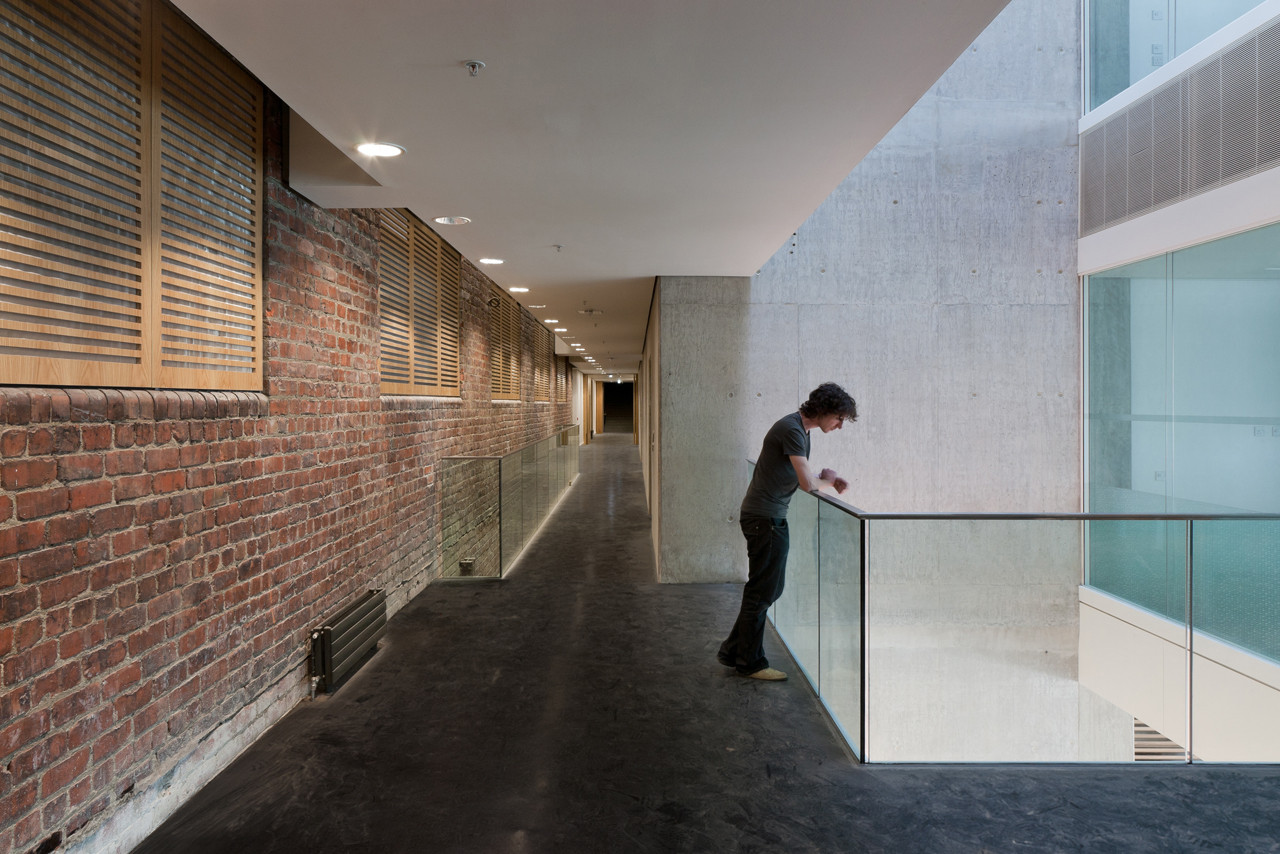 Gallery of Dundee House / Reiach and Hall Architects 21