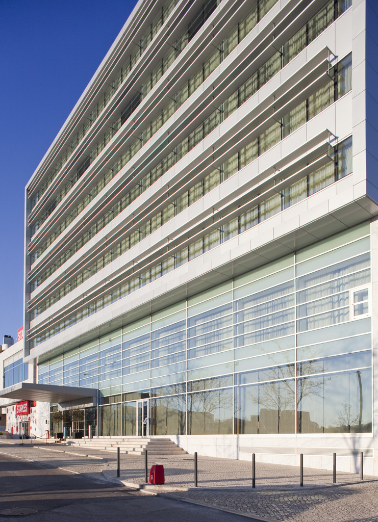 Gallery of Pragal Civic Center and Almada Business Hotel / NLA 14