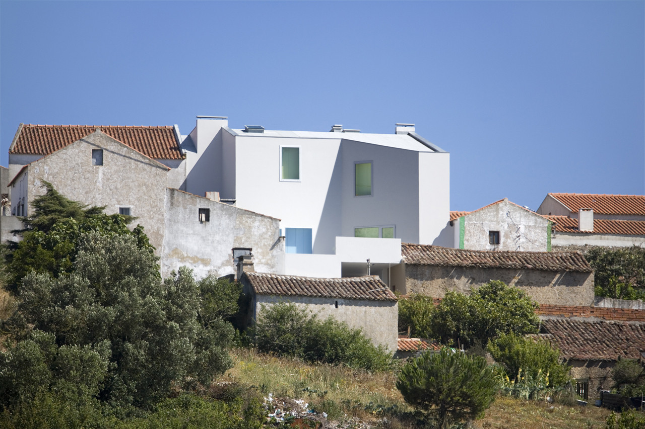 House in Sobral da Lagoa / Ricardo Bak Gordon, © Leonardo Finotti