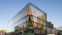 Quartier Des Spectacles旗舰店 / Ædifica