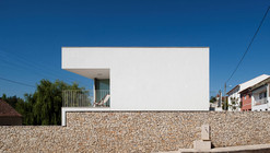 3 Houses 3 Sisters / Inês Cortesão + José Pedro Caetano