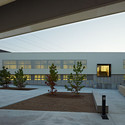 Kindergarden, Primary and Secondary School "Les Vinyes" / MMDM Arquitectes S.C.P. - Windows, Facade, Courtyard