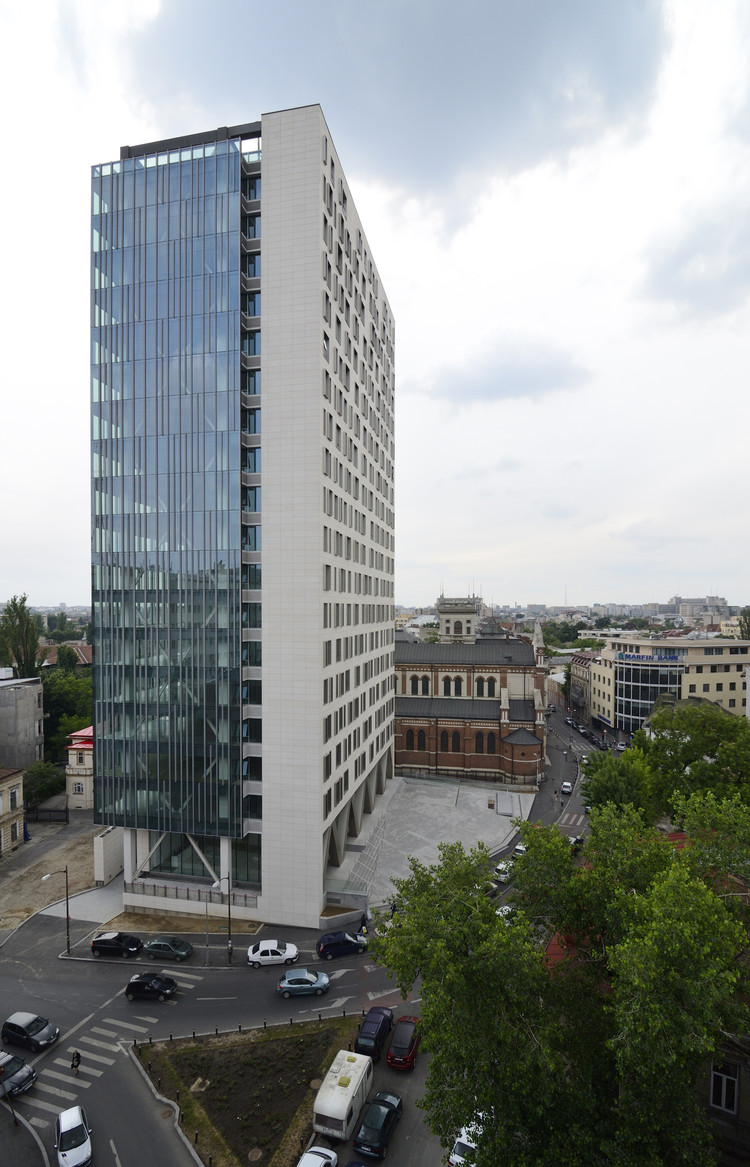 Cathedral Plaza - Windows, Cityscape, Facade