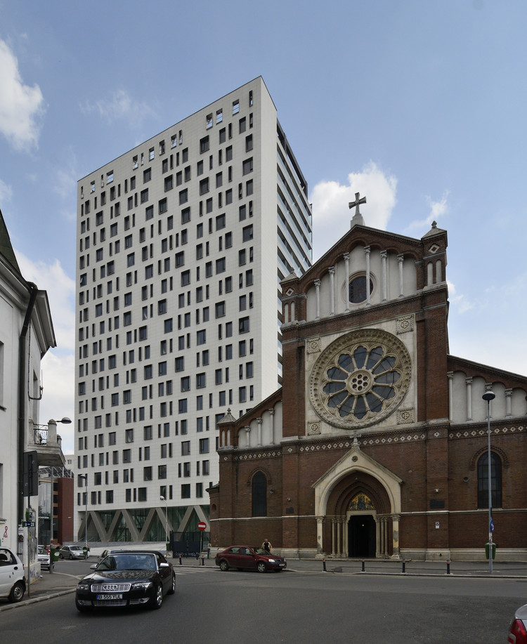 Cathedral Plaza - Windows, Facade