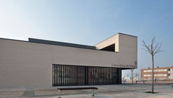 Medical Centre in Milagro / Doblee