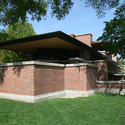 AD Classics: Frederick C. Robie House / Frank Lloyd Wright - Facade, Windows, Garden