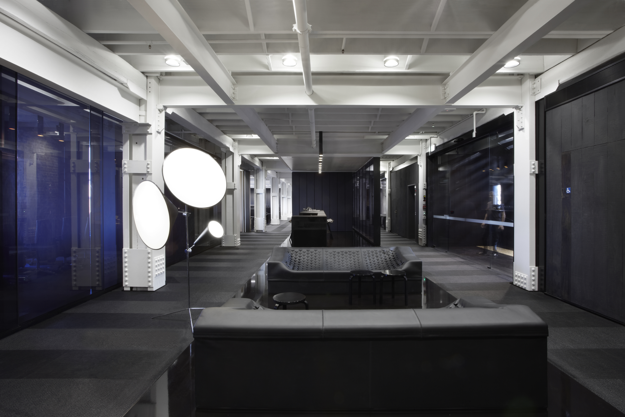 Gallery of Saatchi & Saatchi / Smart Design Studio - 3