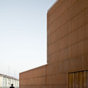OKE / aq4 arquitectura - Brick, Facade
