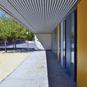 COMEDOR en el Colegio de Primaria “ PLÁ DE BARRAQUES” / Belmonte Botella Arquitectos  - Fachada, Pilares