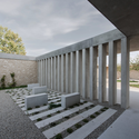 Ingelheim Funeral Chapel / Bayer & Strobel Architekten - Chapel, Courtyard, Facade, Column