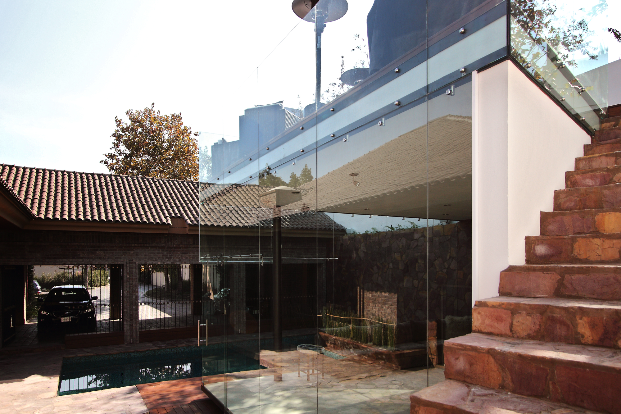 Intervención en el Paraíso / 7XA Arquitectura  - Patio interior, Fachada, Escaleras, Barandas