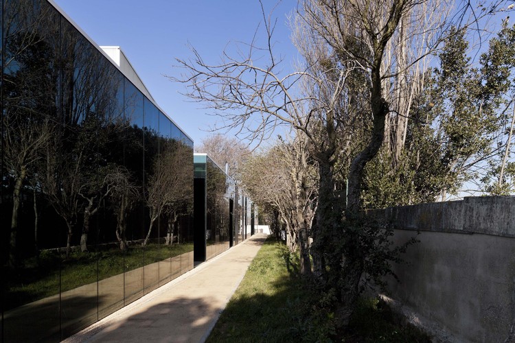 Escola Central S.Miguel de Nevogilde / AVA Architects - Imagem 7 de 26