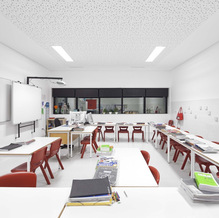 Center School S.Miguel de Nevogilde / AVA Architects - Table, Lighting, Windows, Shelving, Chair