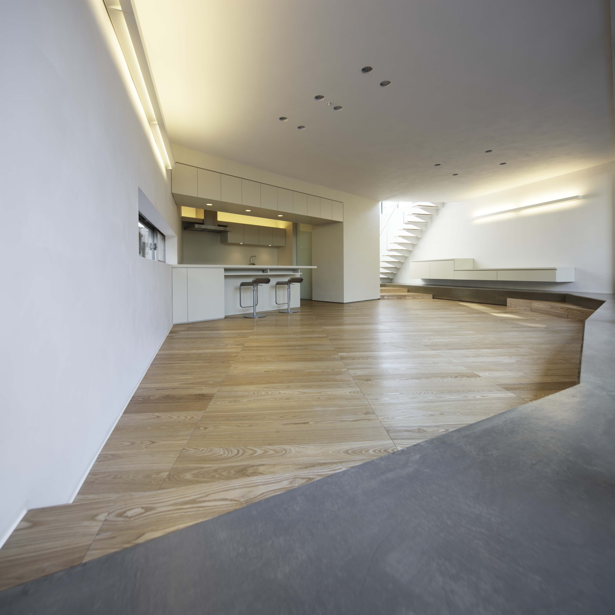 © Nacasa & Partners