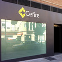Clínica de Osteopatía CEFIRE / Estudio Mytaki - Interiores De Oficina, Puerta, Fachada